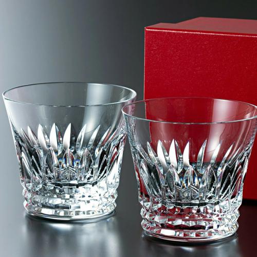 バカラのグラスとは、洗練された日本の飲み物を楽しむための贅沢なグラス
